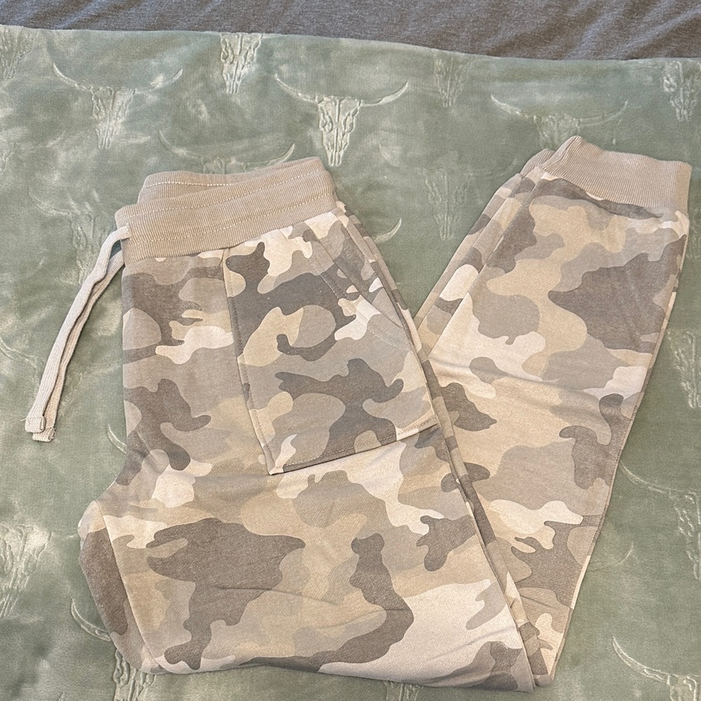 Women’s Camo Joggers NWOT!